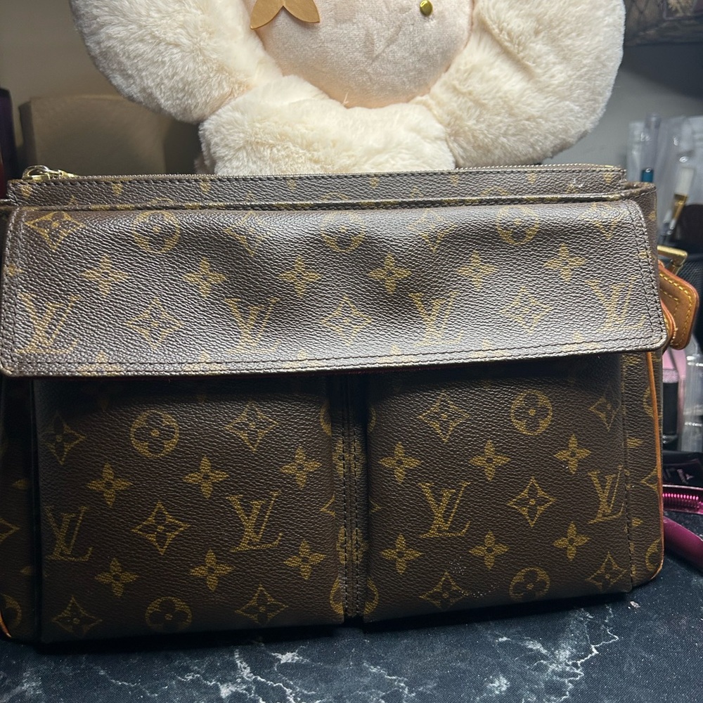 Pre-loved Louis Vuitton